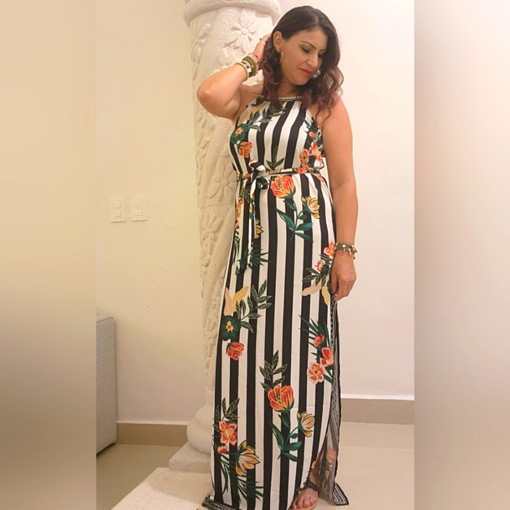 Multicolored Maxi Sundress with Halter Neckline and Sleeveless Design